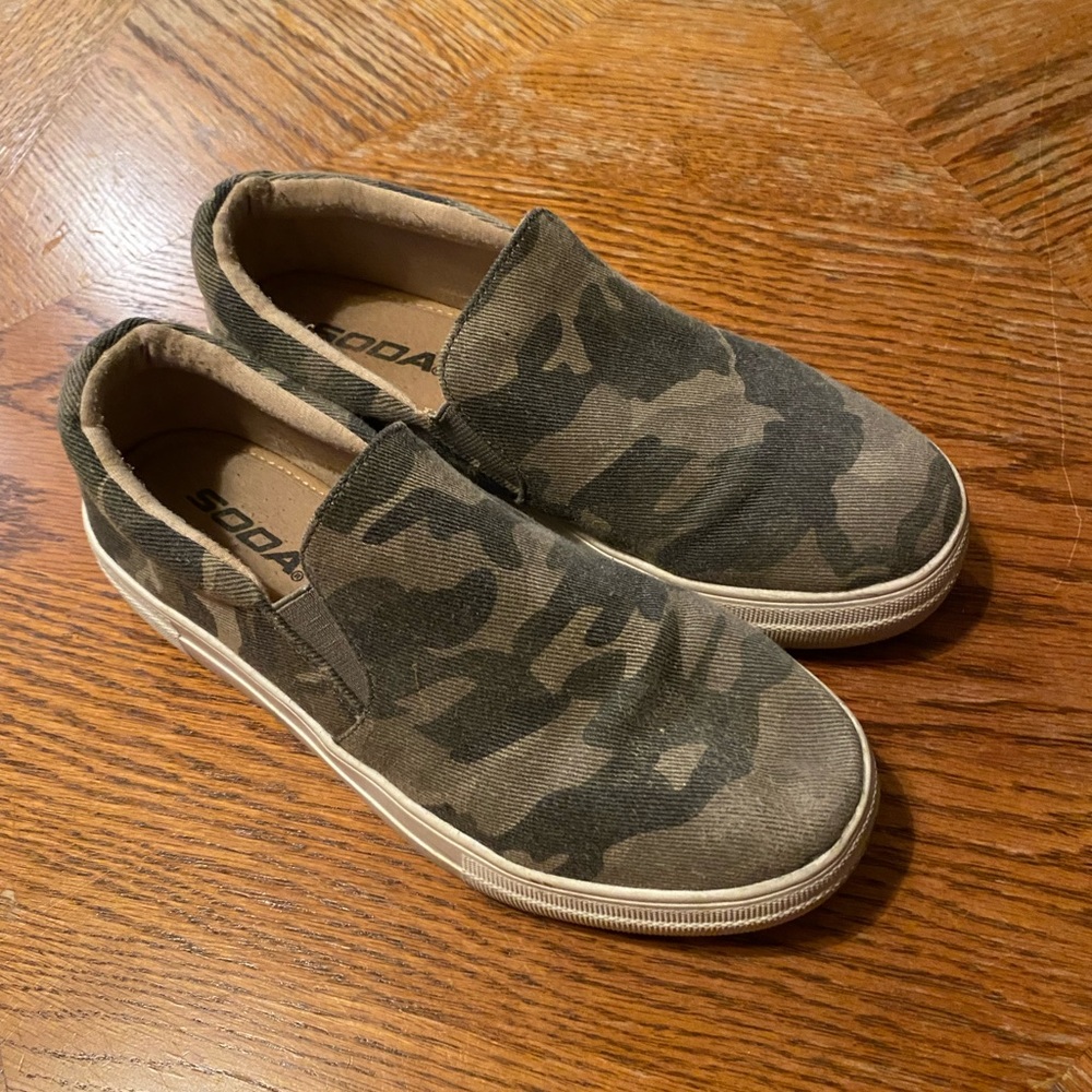 Camo slip on shoes size 7